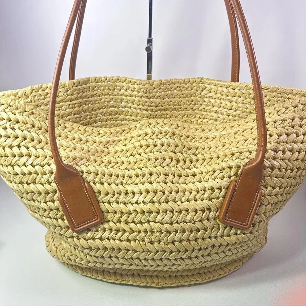 NEW Bottega Veneta Arco Natural Wood Rafia Medium Tote - Picture 2 of 16